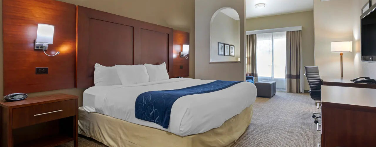 Attractive Room With King Bed Attractive Room With King Bed